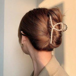 pearl hair claw clip